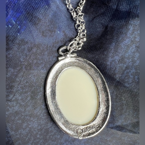 VINTAGE SARAH COVENTRY pendant necklace Silver tone chain Floral cabochon - Picture 5 of 5